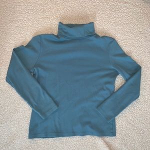 Turtleneck long sleeve shirt
